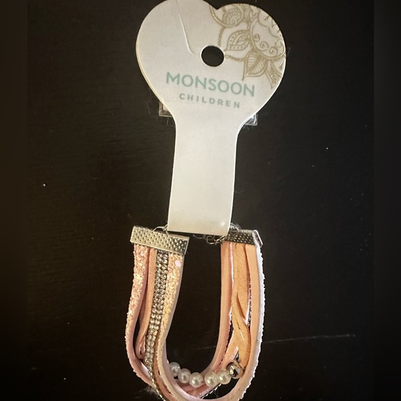 Accessories bundle ( Hair accessories & bracelet) 
Accessorize Angels & Monsoon - Picture 6 of 9